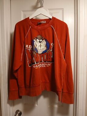 Divided Red Graphic Crewneck Sweatshirt - Tazmanian Devil Taz Print Sz.L